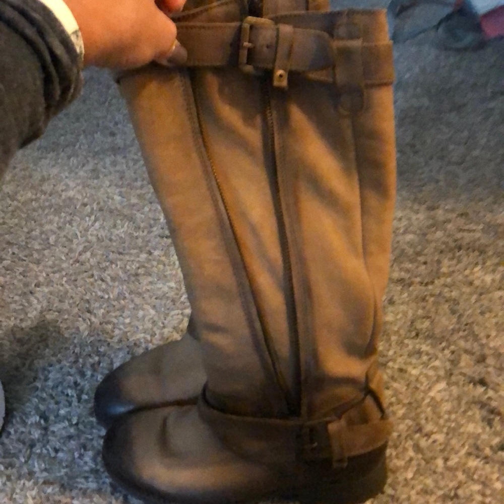 Knee boots